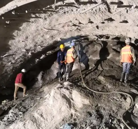 潍城拱顶带模注浆料的施工流程及注意事项